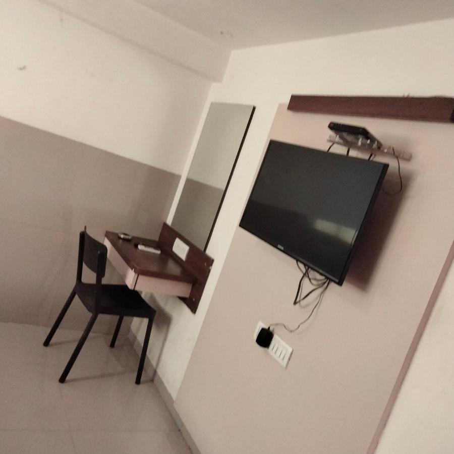 Hotel Everest Lodging 纳威孟买 外观 照片