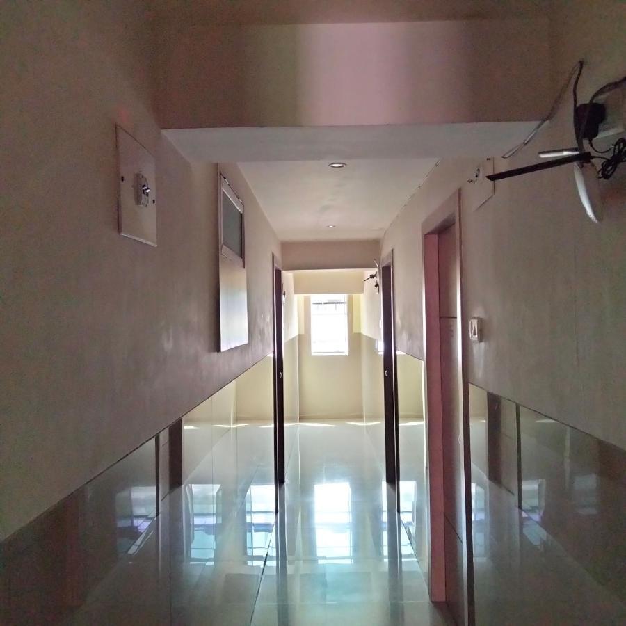 Hotel Everest Lodging 纳威孟买 外观 照片