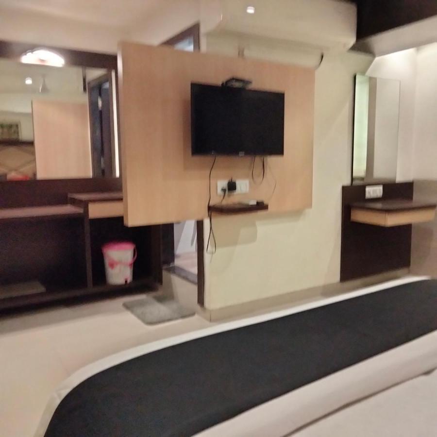 Hotel Everest Lodging 纳威孟买 外观 照片