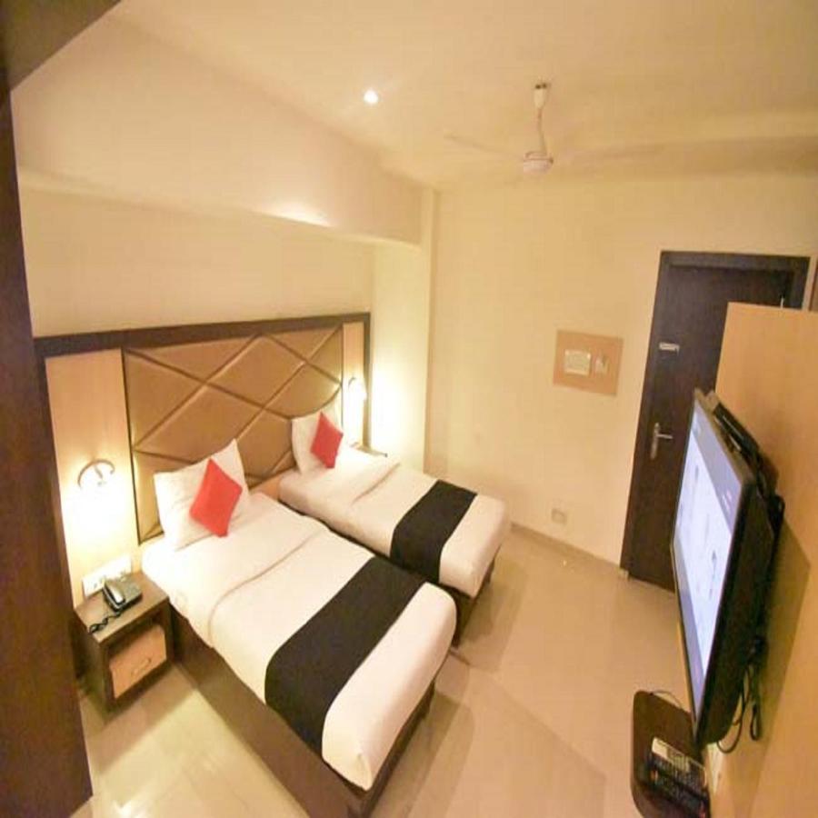 Hotel Everest Lodging 纳威孟买 外观 照片