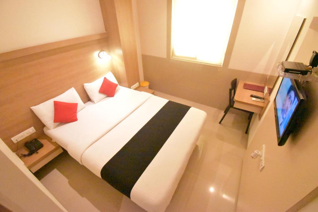 Hotel Everest Lodging 纳威孟买 外观 照片