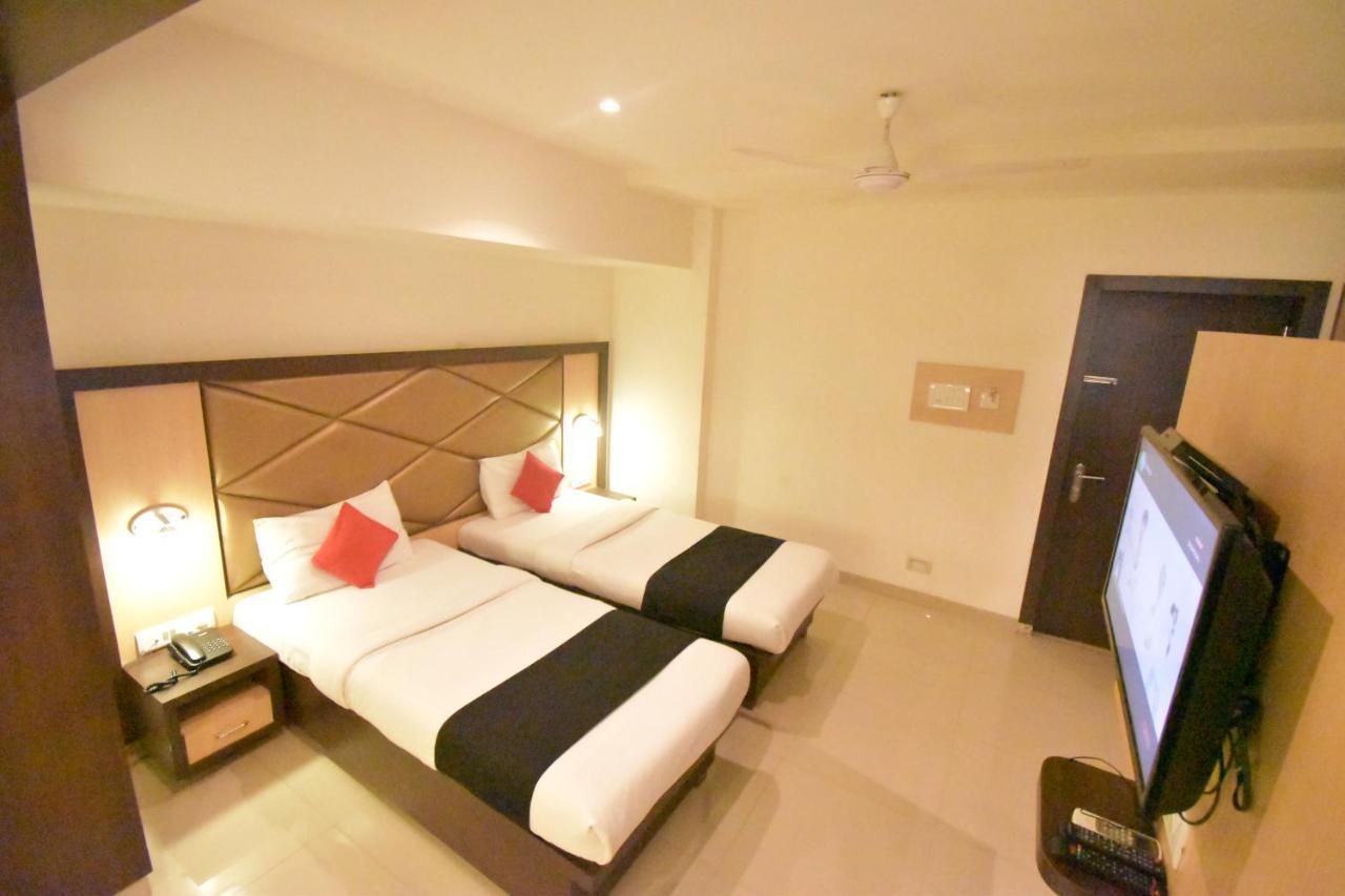 Hotel Everest Lodging 纳威孟买 外观 照片