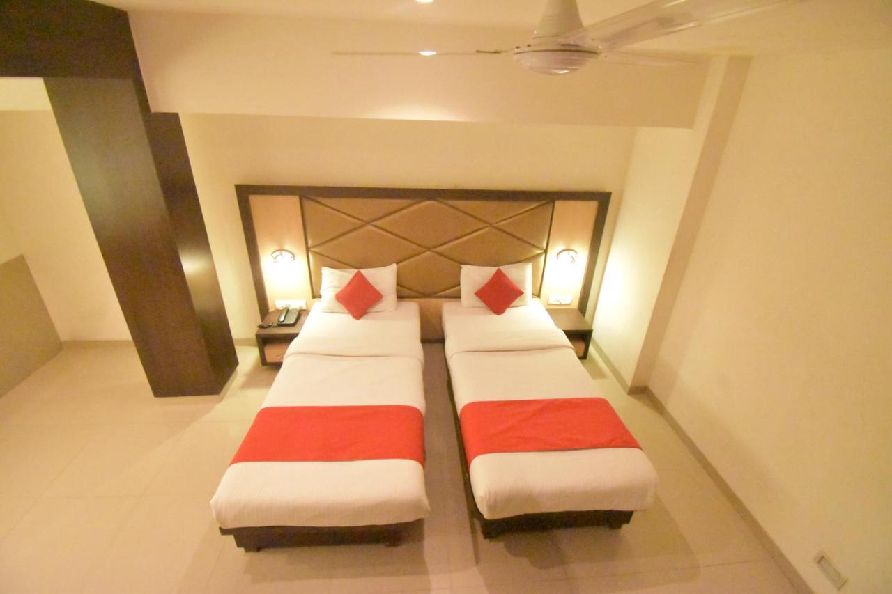 Hotel Everest Lodging 纳威孟买 外观 照片