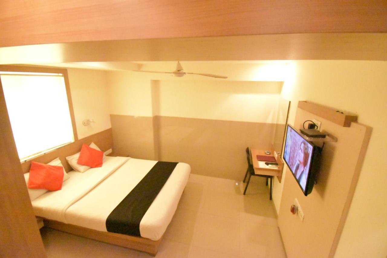 Hotel Everest Lodging 纳威孟买 外观 照片