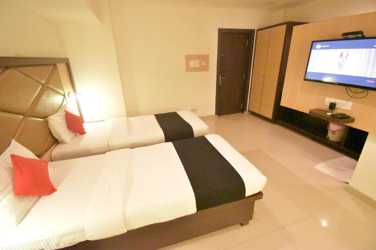 Hotel Everest Lodging 纳威孟买 外观 照片
