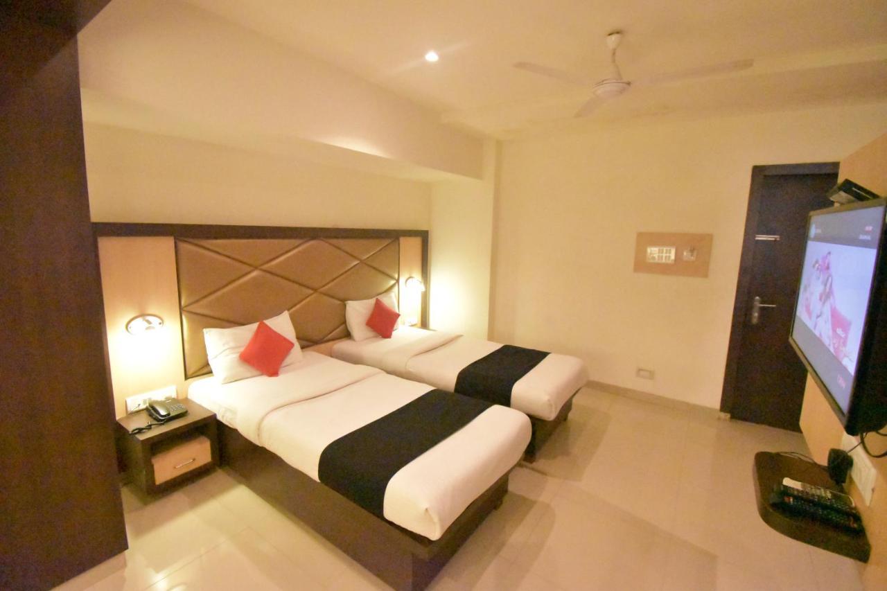 Hotel Everest Lodging 纳威孟买 外观 照片